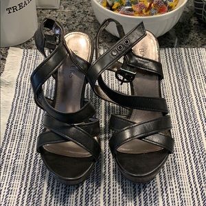 Black/ wooden wedge sandals.